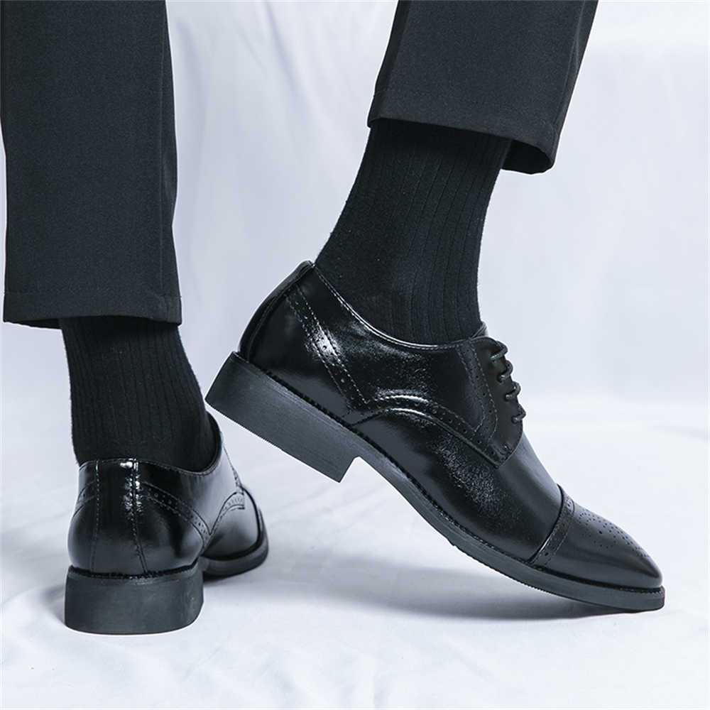 Number 44 Semi-formal Running  - Men Formal Wear With Sneakers recensie en prijs