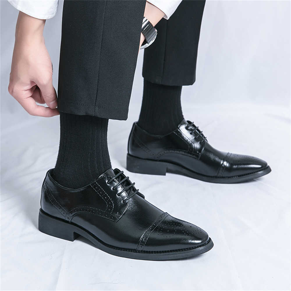 Number 44 Semi-formal Running  - Men Formal Wear With Sneakers recensie en prijs